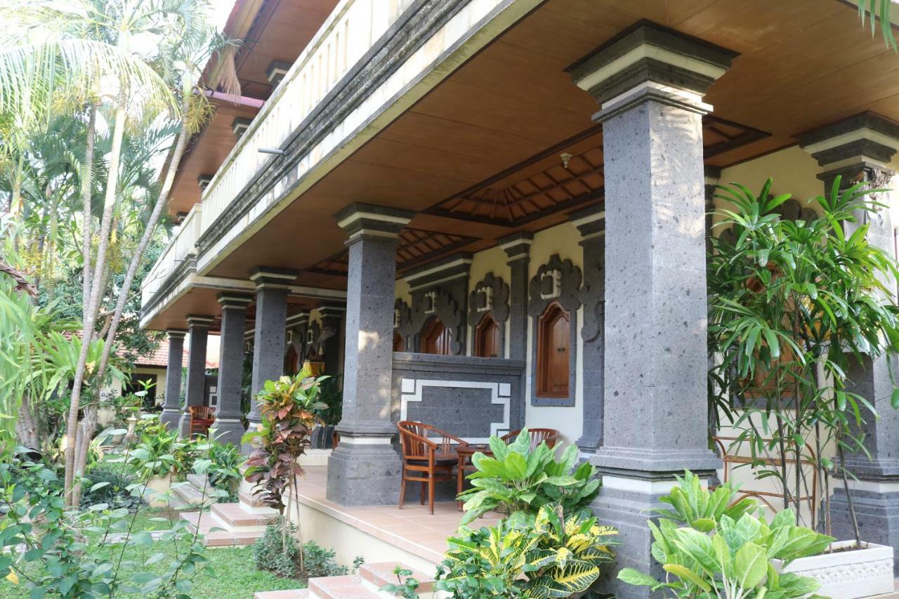 Kusnadi Hotel Легиан Экстерьер фото